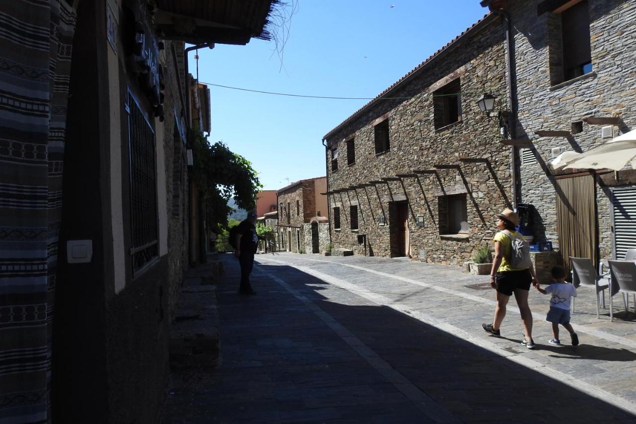 Monfraguee * Villarreal de San Carlos
